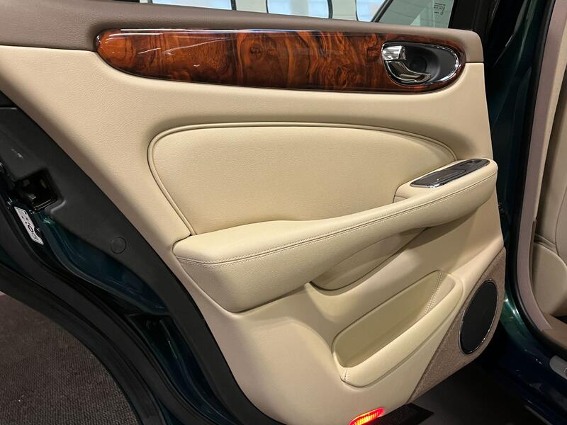 JAGUAR XJ