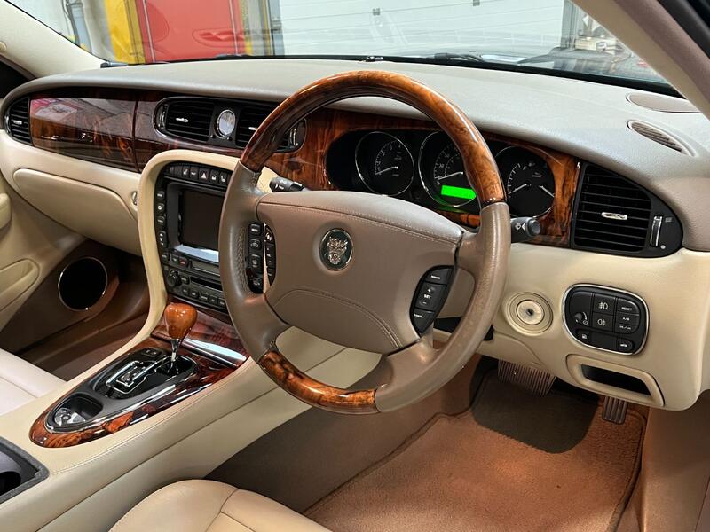 JAGUAR XJ
