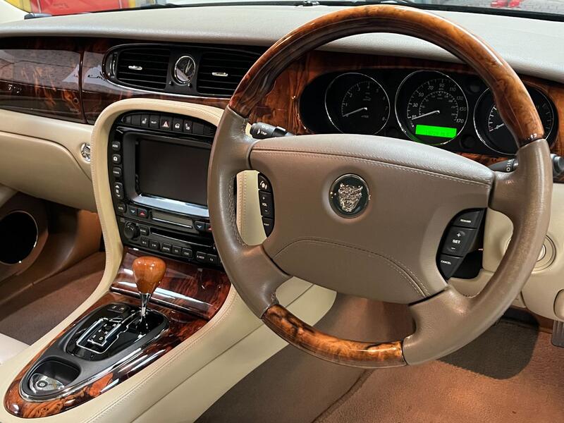 JAGUAR XJ