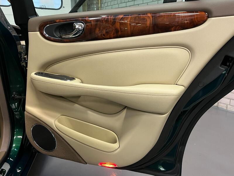 JAGUAR XJ