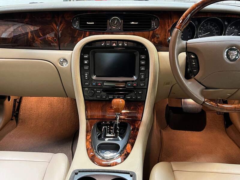 JAGUAR XJ