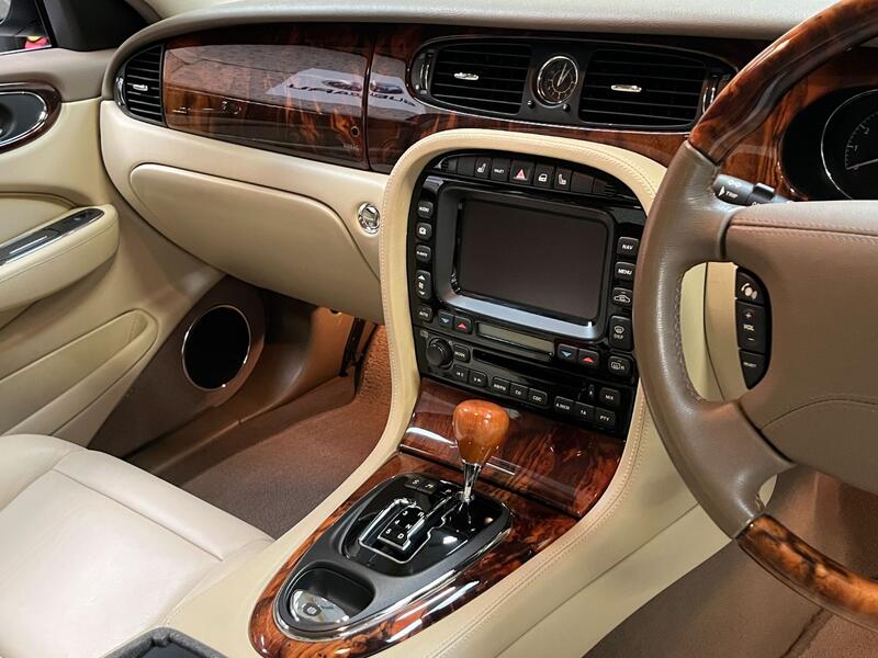 JAGUAR XJ