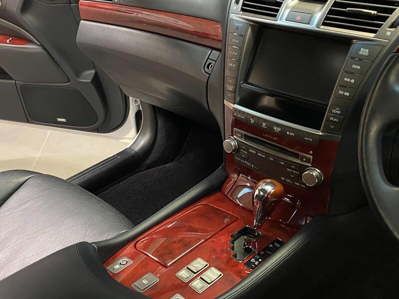 LEXUS LS 600H