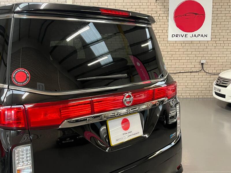 NISSAN ELGRAND